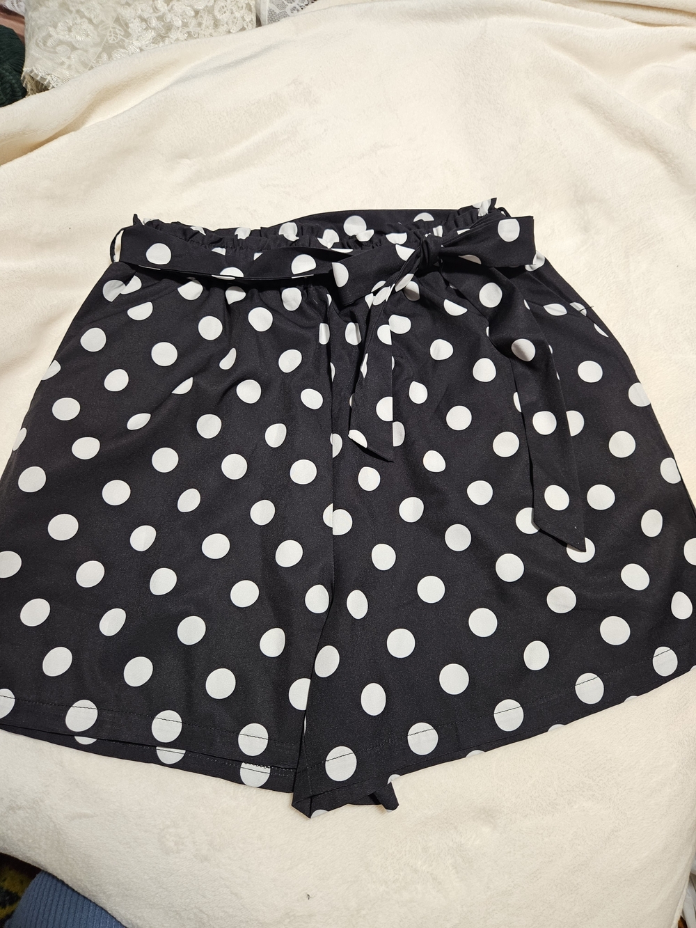 High-Waist Black Polka Dot Tie-Belt Women's Shorts